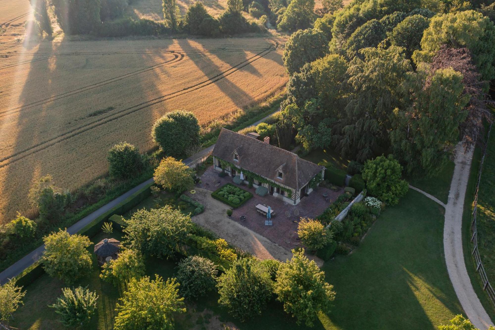 Maison "Jardin Gaillard" Bieville-en-Auge Bagian luar foto