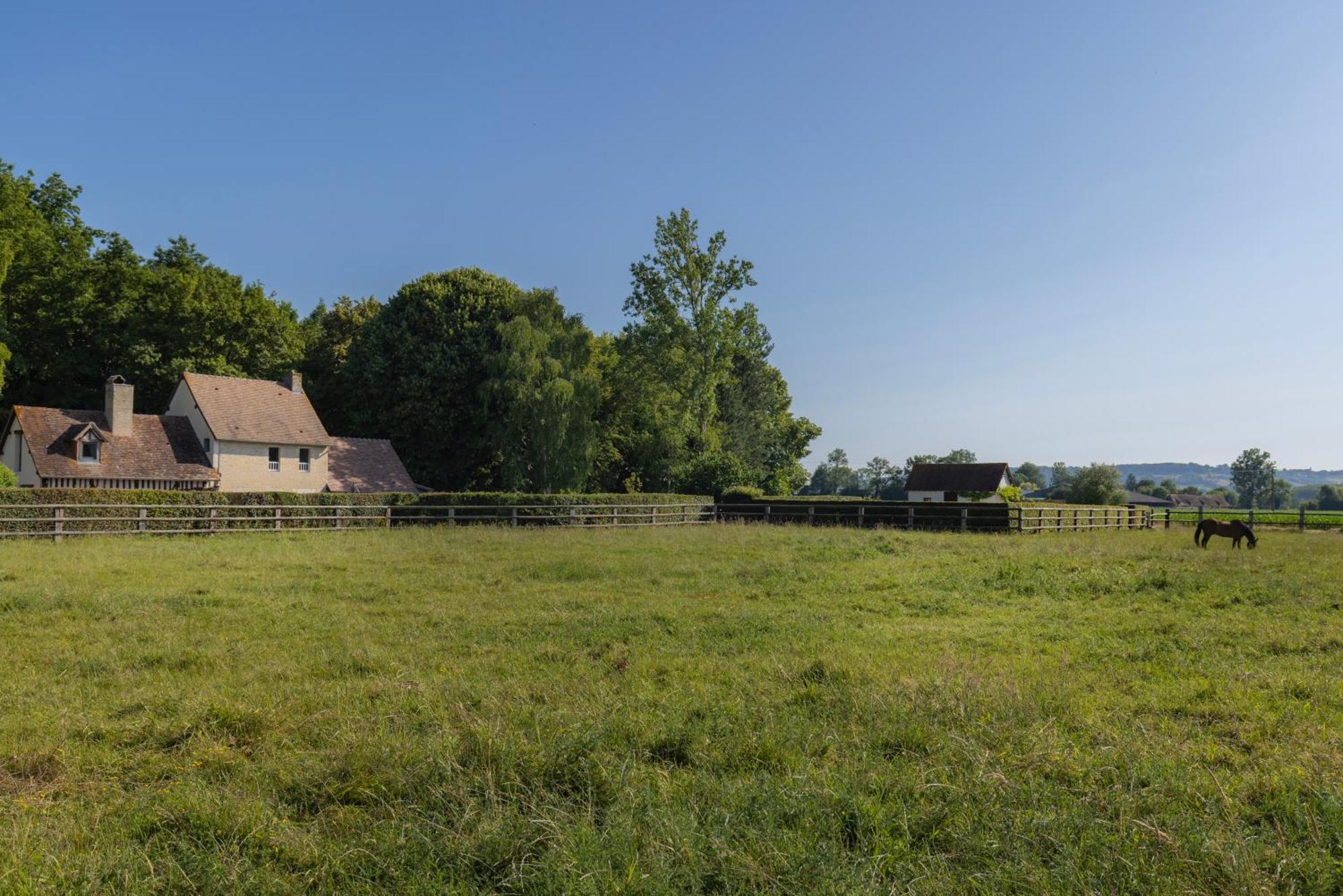 Maison "Jardin Gaillard" Bieville-en-Auge Bagian luar foto